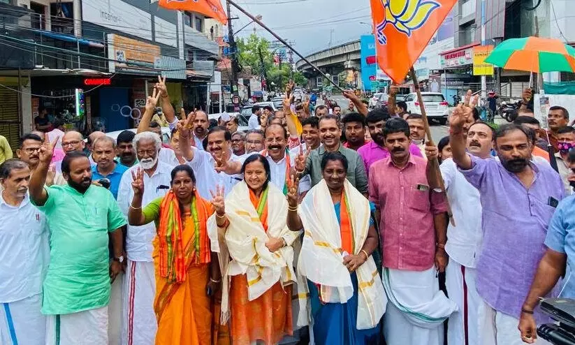 തൃപ്പൂണിത്തുറയിൽ എൽ.ഡി.എഫിന് കേവല ഭൂരിപക്ഷം നഷ്ടമായി തൃപ്പൂണിത്തുറയിൽ എൽ.ഡി.എഫിന് കേവല ഭൂരിപക്ഷം നഷ്ടമായി