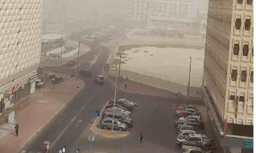 അ​ബൂ​ദ​ബി​യി​ല്‍ ശ​ക്ത​മാ​യ പൊ​ടി​ക്കാ​റ്റ്: ചൂ​ടും കു​ത്ത​നെ കൂ​ടി