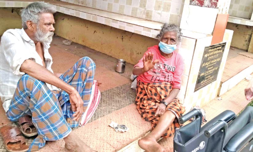 കയറിക്കിടക്കാൻ ഇടമില്ലാതെ മയിലമ്മയും ബാലസ്വാമിയും