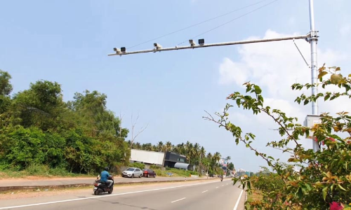 ഇൻഷുറൻസ് മുതൽ ഹെൽമറ്റ് വരെ; ഗതാഗതകുറ്റങ്ങൾ പിടികൂടാൻ 77 കാമറകൾ ഇൻഷുറൻസ് മുതൽ ഹെൽമറ്റ് വരെ; ഗതാഗതകുറ്റങ്ങൾ പിടികൂടാൻ 77 കാമറകൾ