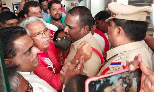 വാറങ്കല്‍ ഭൂസമരം: ബിനോയ് വിശ്വം ഉള്‍പ്പെടെയുള്ളവർ അറസ്റ്റിൽ