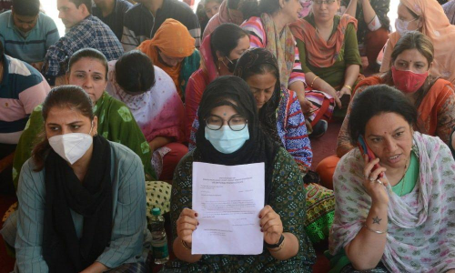 സിനിമയെടുത്ത് ഞങ്ങളെ സഹായിക്കണ്ട, ഞങ്ങൾക്കും ജീവിക്കണം; കശ്മീരി പണ്ഡിറ്റുകൾ പറയുന്നു