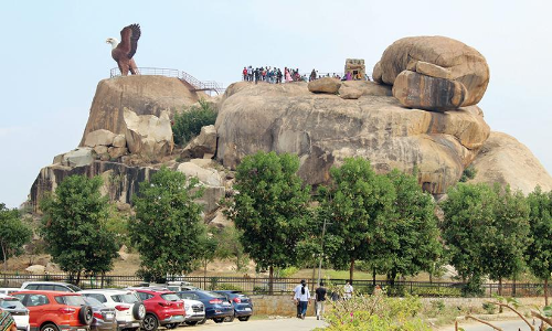 The hanging pillar and other wonders of Lepakshi Temple
