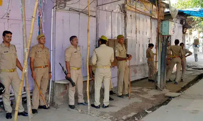 ചോദ്യം ചെയ്യലിനിടെ പൊലീസുകാർ ഷോക്കേൽപ്പിച്ച സ്ത്രീയുടെ നില ഗുരുതരം