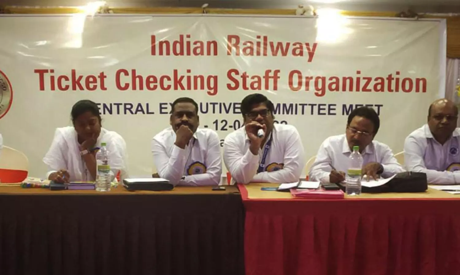 റെയിൽവേ ടിക്കറ്റ് പരിശോധകർ കടുത്ത മനുഷ്യാവകാശലംഘനം നേരിടുന്നതായി ജീവനക്കാരുടെ സംഘടന