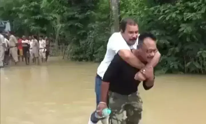 രക്ഷാപ്രവർത്തകന്‍റെ ചുമലിൽകയറി വെള്ളക്കെട്ടിലൂടെ ബി.ജെ.പി എം.എൽ.എയുടെ സവാരി; പരിഹസിച്ച് കോൺഗ്രസ്
