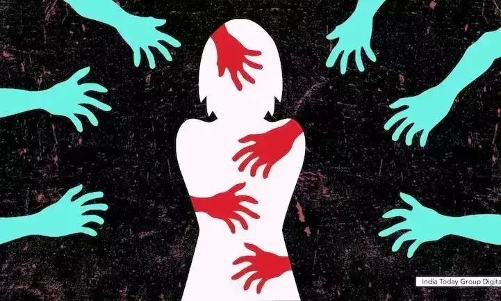 ഡൽഹിയിൽ 13കാരിയെ മയക്കുമരുന്ന് നൽകി കൂട്ട ബലാത്സംഗം ചെയ്തു; മൂന്നുപേർ പിടിയിൽ ഡൽഹിയിൽ 13കാരിയെ മയക്കുമരുന്ന് നൽകി കൂട്ട ബലാത്സംഗം ചെയ്തു; മൂന്നുപേർ പിടിയിൽ