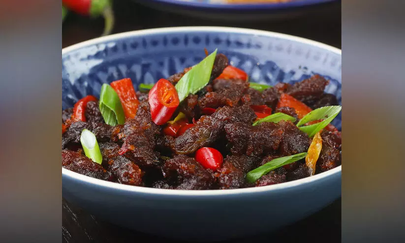 സ്കൂളിൽ ഉച്ചഭക്ഷണത്തിന് ബീഫ് കൊണ്ടുപോയതിന് അധ്യാപികക്കെതിരെ കേസ്