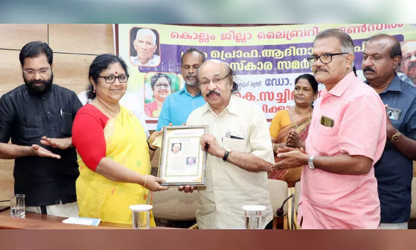 നിഘണ്ടു തയാറാക്കിയതുകൊണ്ട്​ മലയാളം നിലനിൽക്കില്ല -സച്ചിദാനന്ദൻ