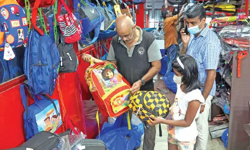 സ്കൂൾ വിപണിയിലും വിലക്കയറ്റമേളം