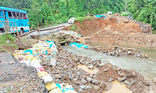 തെച്ചി പാലം നിർമാണ പ്രവൃത്തി മന്ദഗതിയിൽ