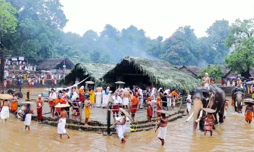 തിരക്കിലലിഞ്ഞ് കൊട്ടിയൂർ മഹോത്സവ നഗരി