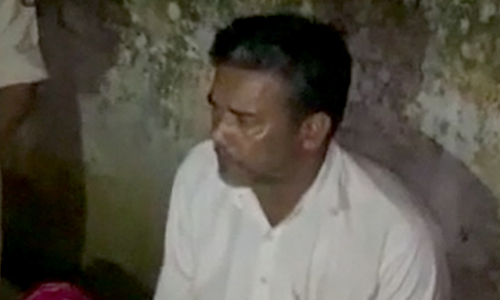 ഏര്വാടിയുടെ മറവില് മയക്കുമരുന്ന് കച്ചവടം; 1.20 കിലോ ഹാഷിഷുമായി വ്യാജസിദ്ധൻ പിടിയിൽ ഏര്വാടിയുടെ മറവില് മയക്കുമരുന്ന് കച്ചവടം; 1.20 കിലോ ഹാഷിഷുമായി വ്യാജസിദ്ധൻ പിടിയിൽ