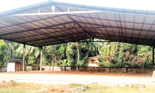 50 ലക്ഷം ചെലവിട്ട് നിർമിച്ച ഇൻഡോർ സ്റ്റേഡിയം നോക്കുകുത്തി