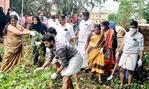 കാഞ്ഞങ്ങാട് മത്സ്യമാര്‍ക്കറ്റും പരിസരവും ശുചീകരിച്ചു