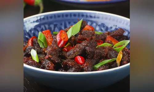 സ്കൂളിൽ ഉച്ചഭക്ഷണത്തിന് ബീഫ് കൊണ്ടുപോയതിന് അധ്യാപികക്കെതിരെ കേസ്