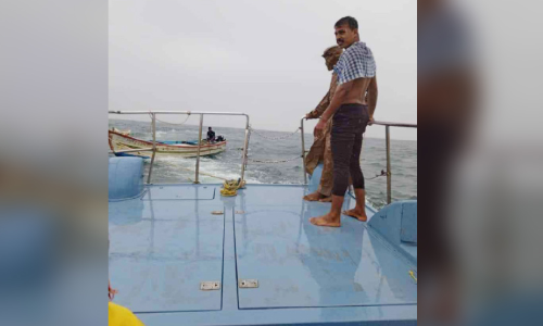 കടലിൽ അകപ്പെട്ട മത്സ്യത്തൊഴിലാളികളെ രക്ഷപ്പെടുത്തി