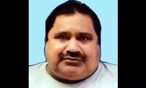 തീ​ർ​ഥാ​ട​ക​സം​ഘം സ​ഞ്ച​രി​ച്ച കാ​ർ മ​റി​ഞ്ഞ് ഒ​രാ​ൾ മ​രി​ച്ചു