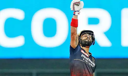 ഗു​ജ​റാ​ത്ത് ടൈ​റ്റ​ൻ​സി​നെ​തി​രെ എ​ട്ട് വി​ക്ക​റ്റ് ജ​യ​വു​മാ​യി ബാം​ഗ്ലൂ​ർ