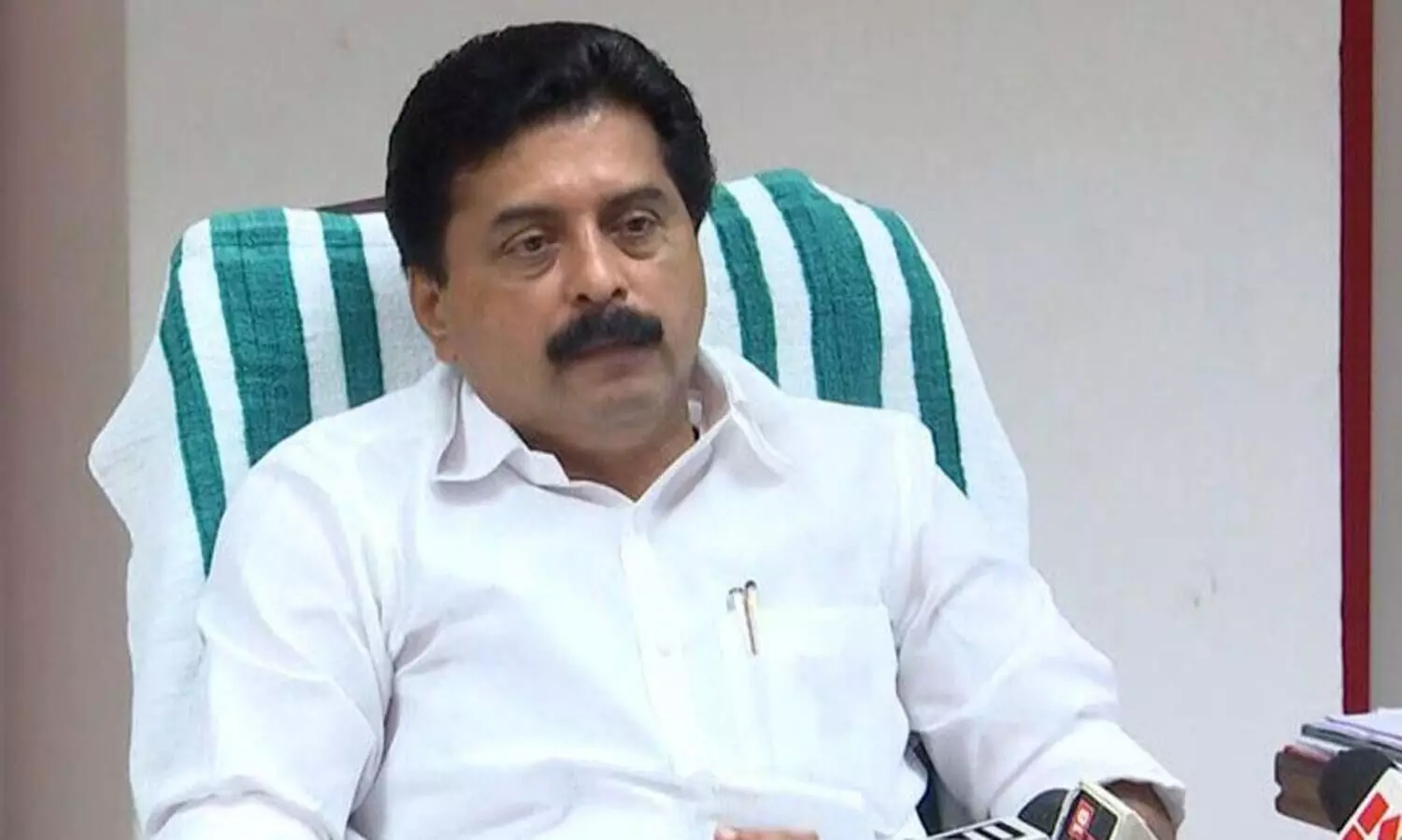 അടിയന്തര ഇടപെടലുകള്‍ക്ക് മേലുദ്യോഗസ്ഥരുടെ ഉത്തരവ്  കാക്കേണ്ടെന്ന് മന്ത്രി റോഷി അഗസ്റ്റിന്‍