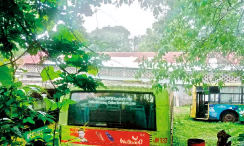 ലോഫ്ലോർ ബസുകൾ ക്ലാസ്​ മുറികളാകും; ആദ്യ ബസ് കണ്ടനകം വർക്ക് ഷോപിൽനിന്ന് കൈമാറും