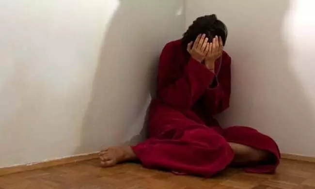 വീട്ടുജോലിക്കാരിയെ മർദ്ദിച്ച് മുടിമുറിച്ച് ദമ്പതികൾ