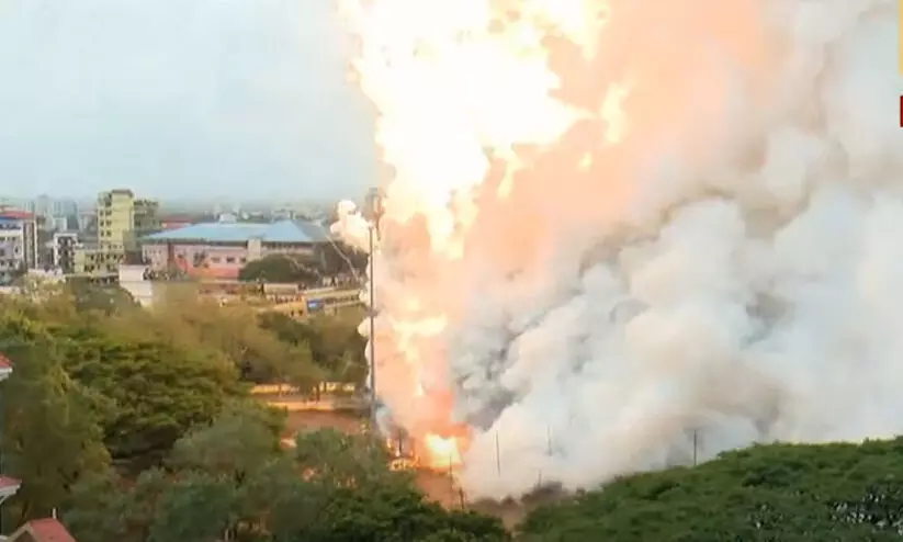 ഒടുവിൽ തൃശൂർ പൂരം വെടിക്കെട്ട് ഒടുവിൽ തൃശൂർ പൂരം വെടിക്കെട്ട്