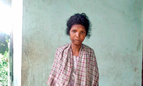 ചികിത്സ ലഭിക്കാതെ കാട്ടുനായ്ക്ക യുവതി രോഗശയ്യയിൽ