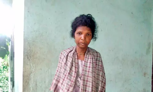 ചികിത്സ ലഭിക്കാതെ കാട്ടുനായ്ക്ക യുവതി രോഗശയ്യയിൽ