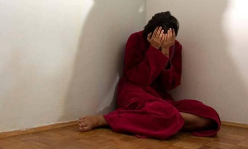 വീട്ടുജോലിക്കാരിയെ മർദ്ദിച്ച് മുടിമുറിച്ച് ദമ്പതികൾ