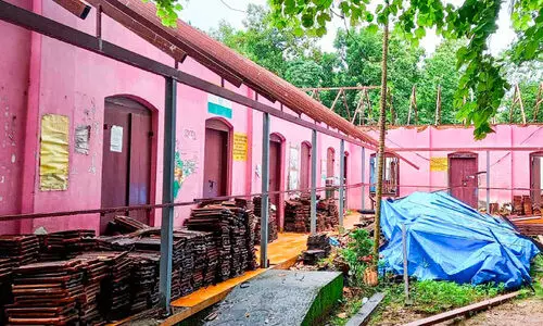 പൊളിച്ചിട്ടാൽ പോരാ, സമയത്തിന് നന്നാക്കണം പൊളിച്ചിട്ടാൽ പോരാ, സമയത്തിന് നന്നാക്കണം