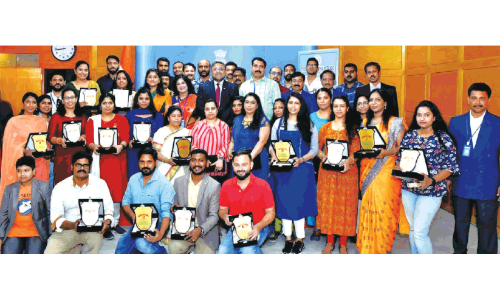 ട്രാക്ക് കോവിഡ് പോരാളികൾക്ക് പുരസ്കാരം നൽകി