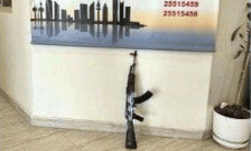 എ.കെ 47 തോക്കുകളുമായി മൂന്ന് പേർ പിടിയിൽ