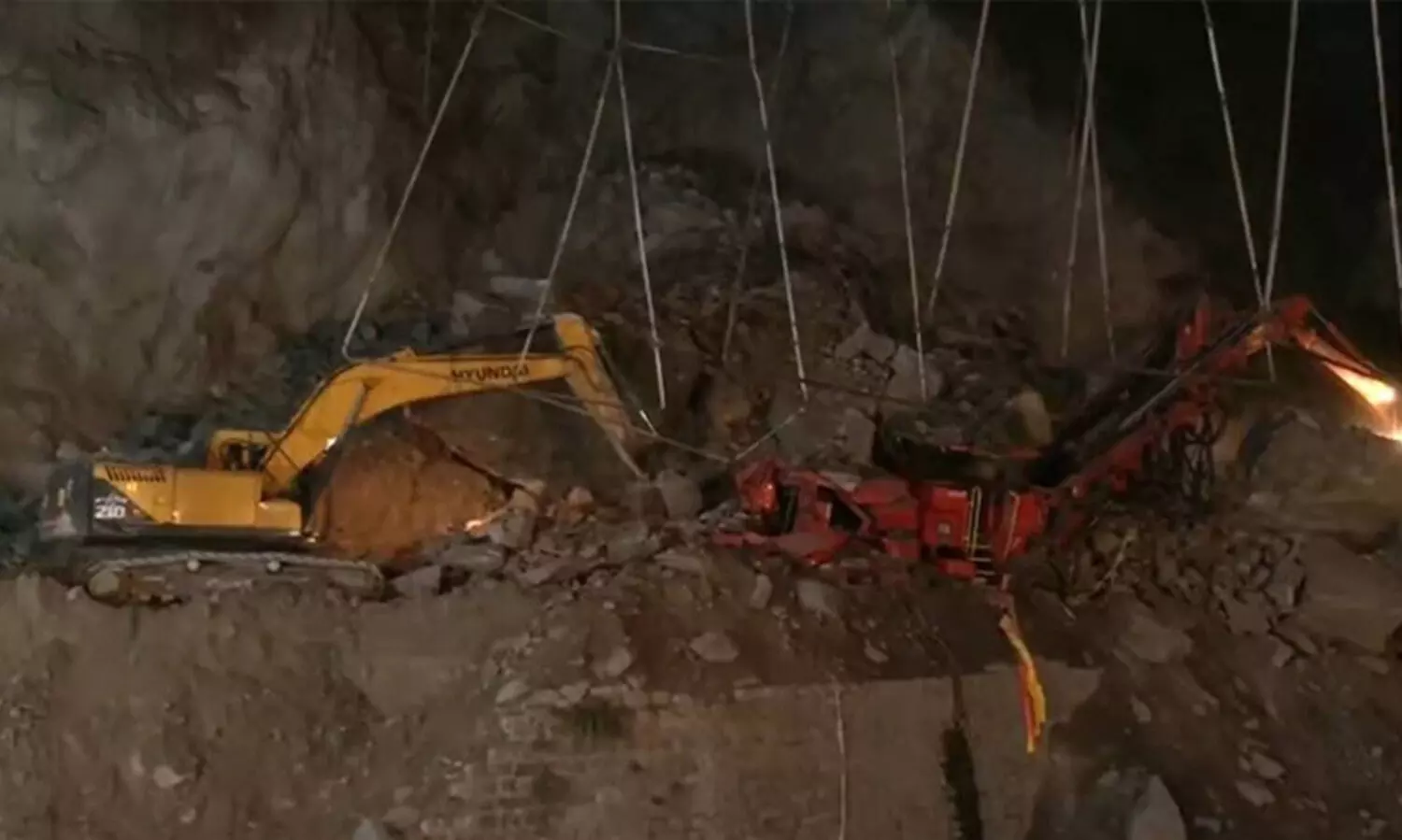 ജമ്മു ടണൽ ദുരന്തം: മരണം പത്തായി; രക്ഷാപ്രവർത്തനം തുടരുന്നു