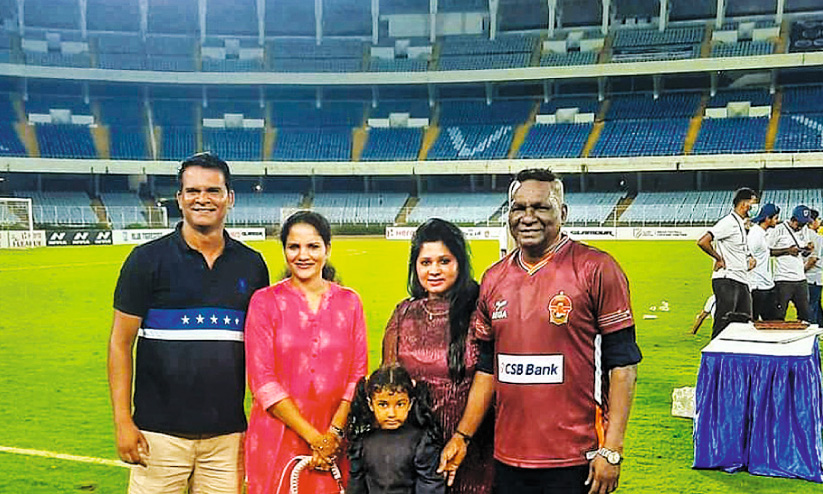 സുരേഷ് പറയുന്നു; അന്ന് ബൂട്ടിനൊപ്പം അഴിച്ചുവെച്ചത് എന്റെ ഹൃദയം സുരേഷ് പറയുന്നു; അന്ന് ബൂട്ടിനൊപ്പം അഴിച്ചുവെച്ചത് എന്റെ ഹൃദയം