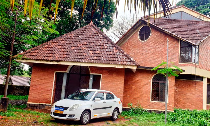 മൊയ്തു മൗലവി സ്മാരകത്തിൽ രേഖകൾ നശിക്കുന്നു മൊയ്തു മൗലവി സ്മാരകത്തിൽ രേഖകൾ നശിക്കുന്നു