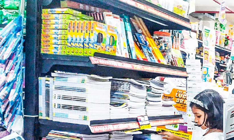 സജീവമായി സ്കൂൾ വിപണി; പ്രതീക്ഷയിൽ വ്യാപാരികൾ സജീവമായി സ്കൂൾ വിപണി; പ്രതീക്ഷയിൽ വ്യാപാരികൾ