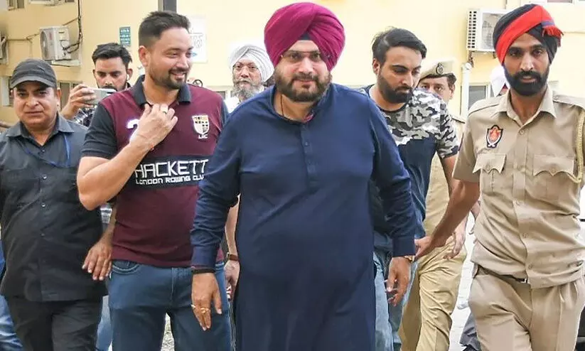 ജയിലിൽ സിദ്ദു ഉറങ്ങിയത് സിമന്‍റ് കട്ടിലിൽ; ചപ്പാത്തിയും പരിപ്പ് കറിയും കഴിച്ചില്ല