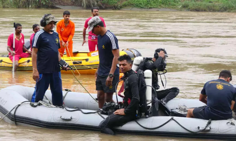 നാട്ടുവൈദ്യന്റെ കൊലപാതകം: തിരച്ചിലിനിടെ എല്ലിൻകഷ്ണം കണ്ടെത്തി നാട്ടുവൈദ്യന്റെ കൊലപാതകം: തിരച്ചിലിനിടെ എല്ലിൻകഷ്ണം കണ്ടെത്തി