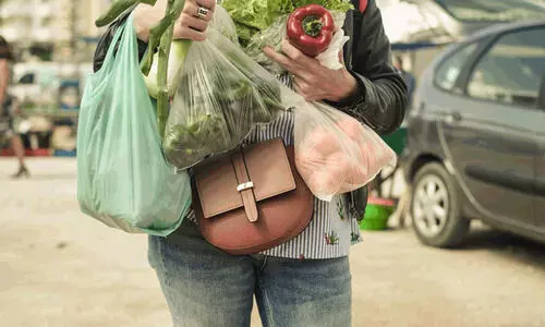 സഞ്ചി ഒന്നിന് 25 ഫിൽസ്