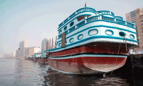 വാണിജ്യ തടിക്കപ്പലുകൾക്ക് ക്രീക്കിൽ പ്രവേശനാനുമതി