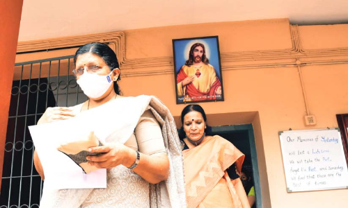 കെ.വി. ശശികുമാറിനെതിരെയുള്ള പീഡനക്കേസ്:   സ്കൂള്‍ മാനേജ്‌മെന്‍റ് കമ്മിറ്റിയോട് വനിത കമീഷൻ വിശദീകരണം തേടും