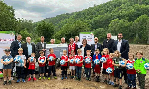 ജർമനിയിൽ കളിക്കളങ്ങൾക്ക് പുതുജീവൻ പകർന്ന് ഖത്തർ