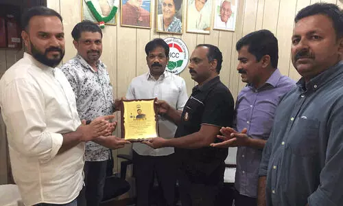 സോബി ഊന്നുകല്ലിനും ബോബി തോമസിനും ഒ.ഐ.സി.സി യാത്രയയപ്പ്