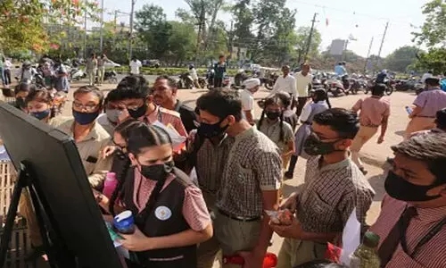 സ്‌കൂളുകളിൽ ബോംബ് സ്ഫോടനം നടത്തുമെന്ന് വ്യാജ ഭീഷണി; 17കാരൻ പിടിയിൽ