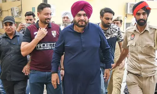 ജയിലിൽ സിദ്ദു ഉറങ്ങിയത് സിമന്‍റ് കട്ടിലിൽ; ചപ്പാത്തിയും പരിപ്പ് കറിയും കഴിച്ചില്ല