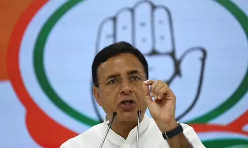 60 ദിവസത്തെ കണക്ക് നോക്കാം, ജനത്തെ വിഡ്ഢികളാക്കരുത്; ഇന്ധനവിലയിലെ കണക്കുകൾ നിരത്തി കോൺഗ്രസ്