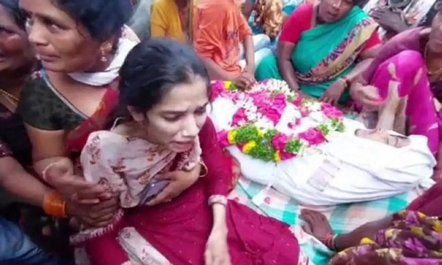 ആ ദുരഭിമാനക്കൊലയിൽ ഒറ്റുകാരനായത് മൊബൈൽ ഫോൺ; കൊലപാതകികൾ ഇരയിലേക്ക് എത്തിയത് ഈ രണ്ട് ആപ്പുകൾ വഴി