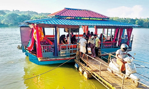 ചാലിയാറിലെ കടത്ത് സർവിസ്:  ഓർമയിലേക്ക്