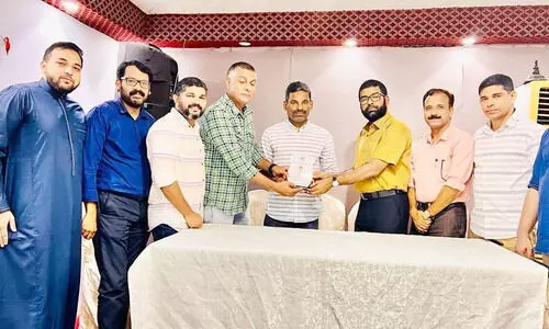 ആ​ലു​ങ്ങ​ൽ കു​ഞ്ഞാ​ല​ന് യാ​ത്ര​യ​യ​പ്പ്​ ന​ൽ​കി